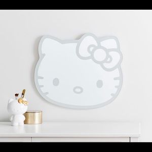 ISO HELLO KITTY DECORATIVE MIRROR. NOT SELLING!!